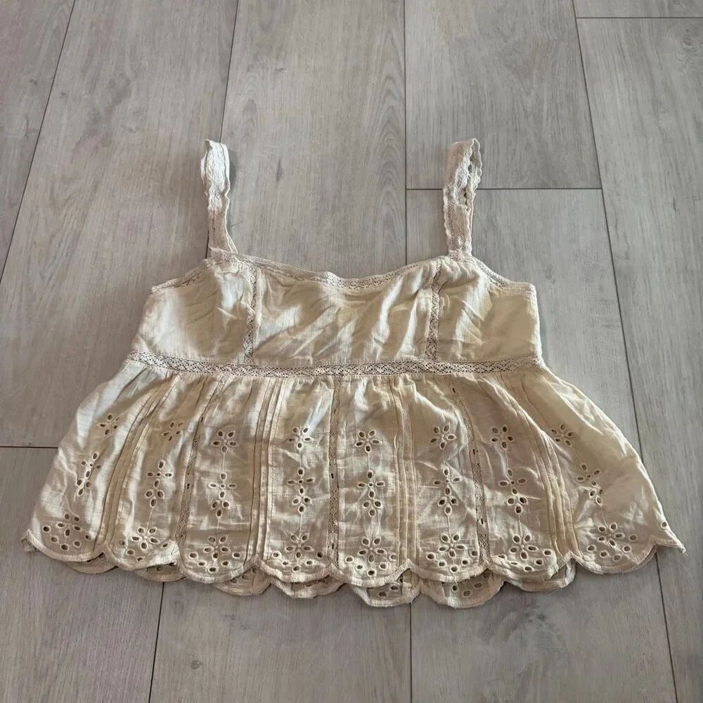 AMERICAN EAGLE WOMEN  EYELET CAMI size M